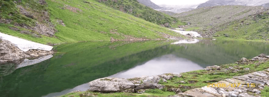 Chorabari Tal (Gandhi Sarovar) between Kedarnath Yatra